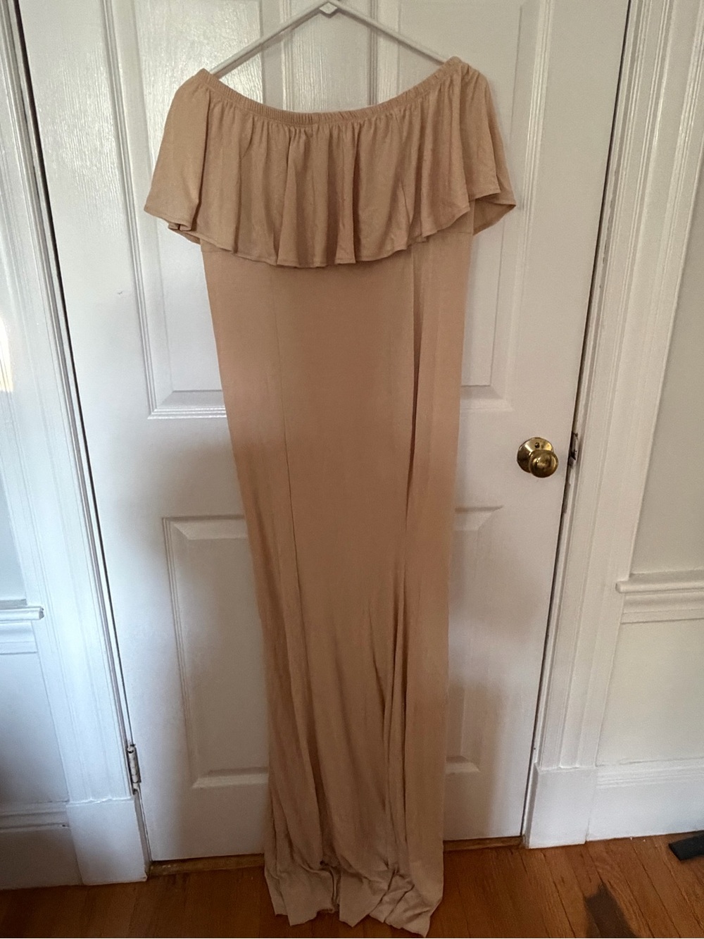 Off-Shoulder Maxi dress maternity in Beige